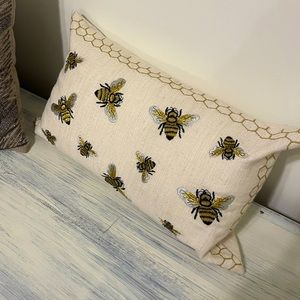 Like new burlap bee lumbar pillow